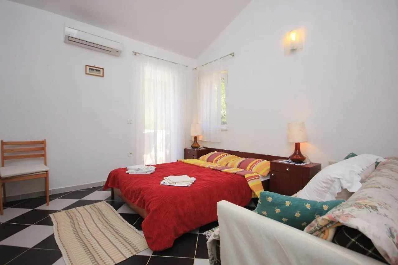 Apartments By The Sea Artatore, Losinj - 7935  Cunski