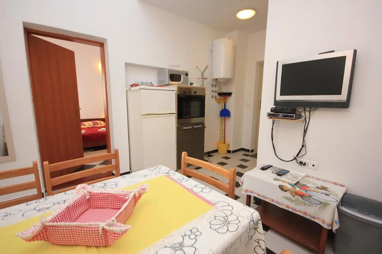 Apartments By The Sea Artatore, Losinj - 7935  Cunski